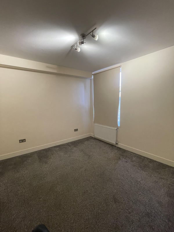 Room Canterbury Road in Greater London