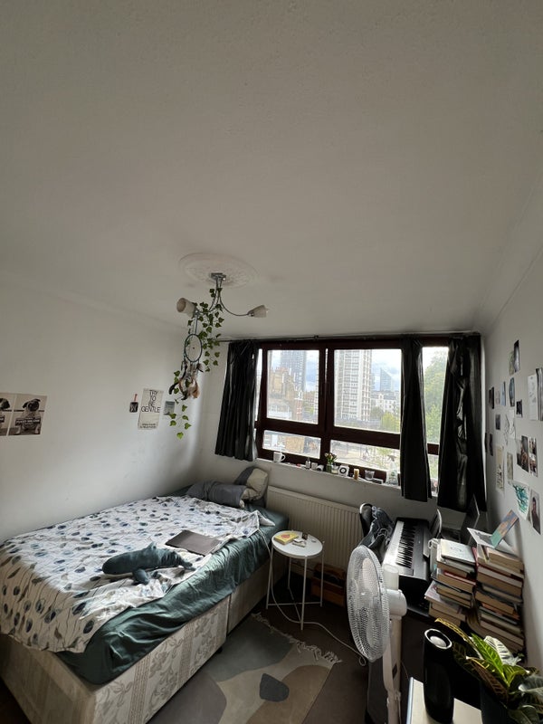 Room Crondall Street in Greater London