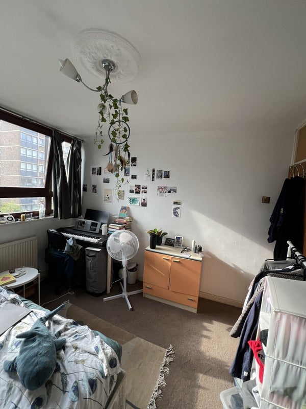 Room Crondall Street in Greater London