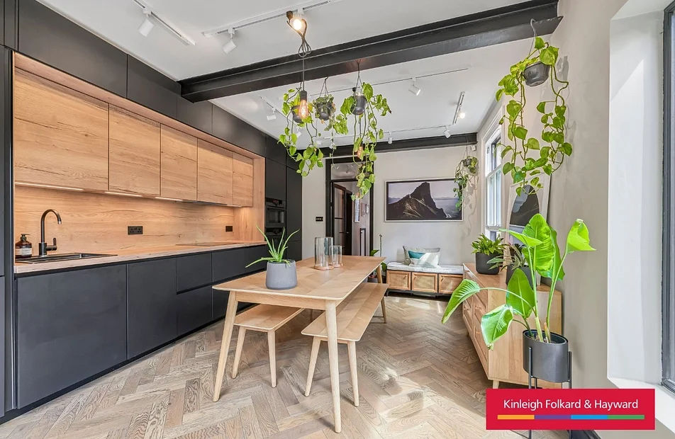Flat Lyham Road in Greater London