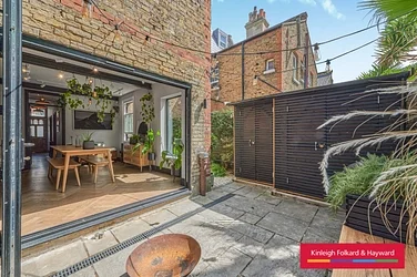 Flat Lyham Road in Greater London