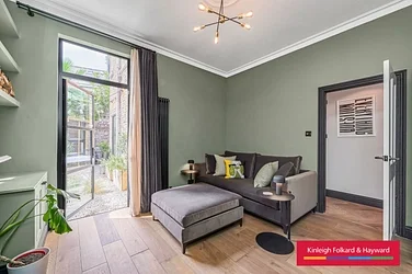 Flat Lyham Road in Greater London