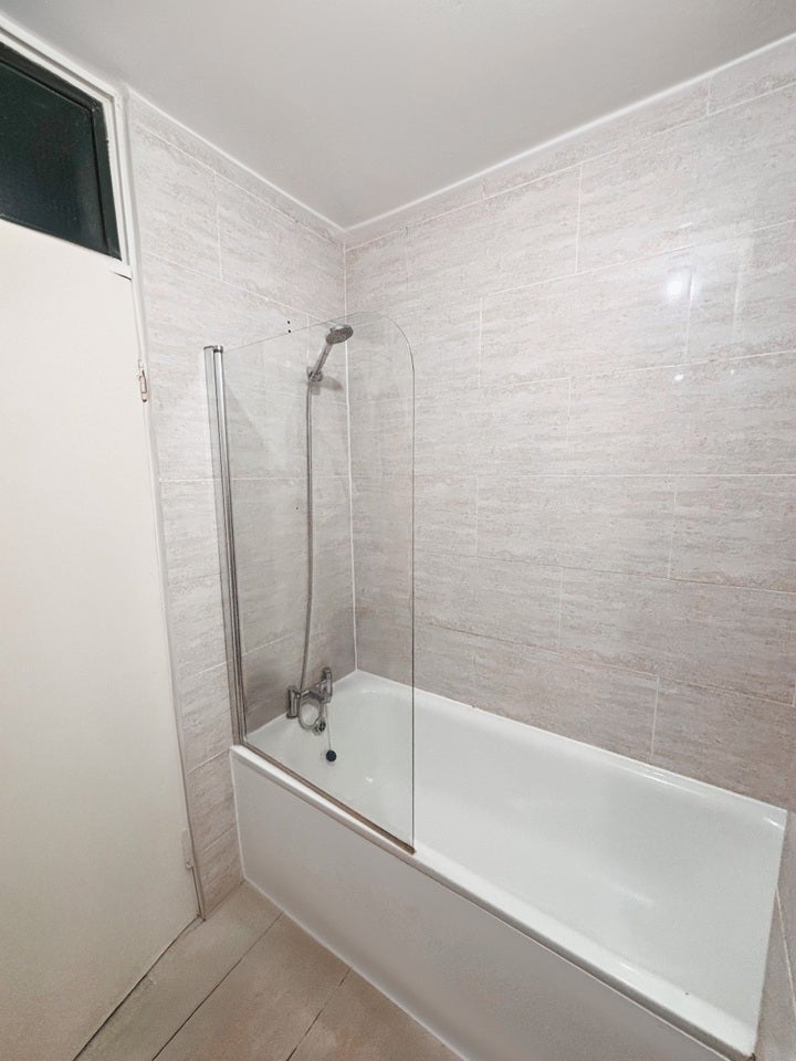 Room Haberdasher Street in Greater London