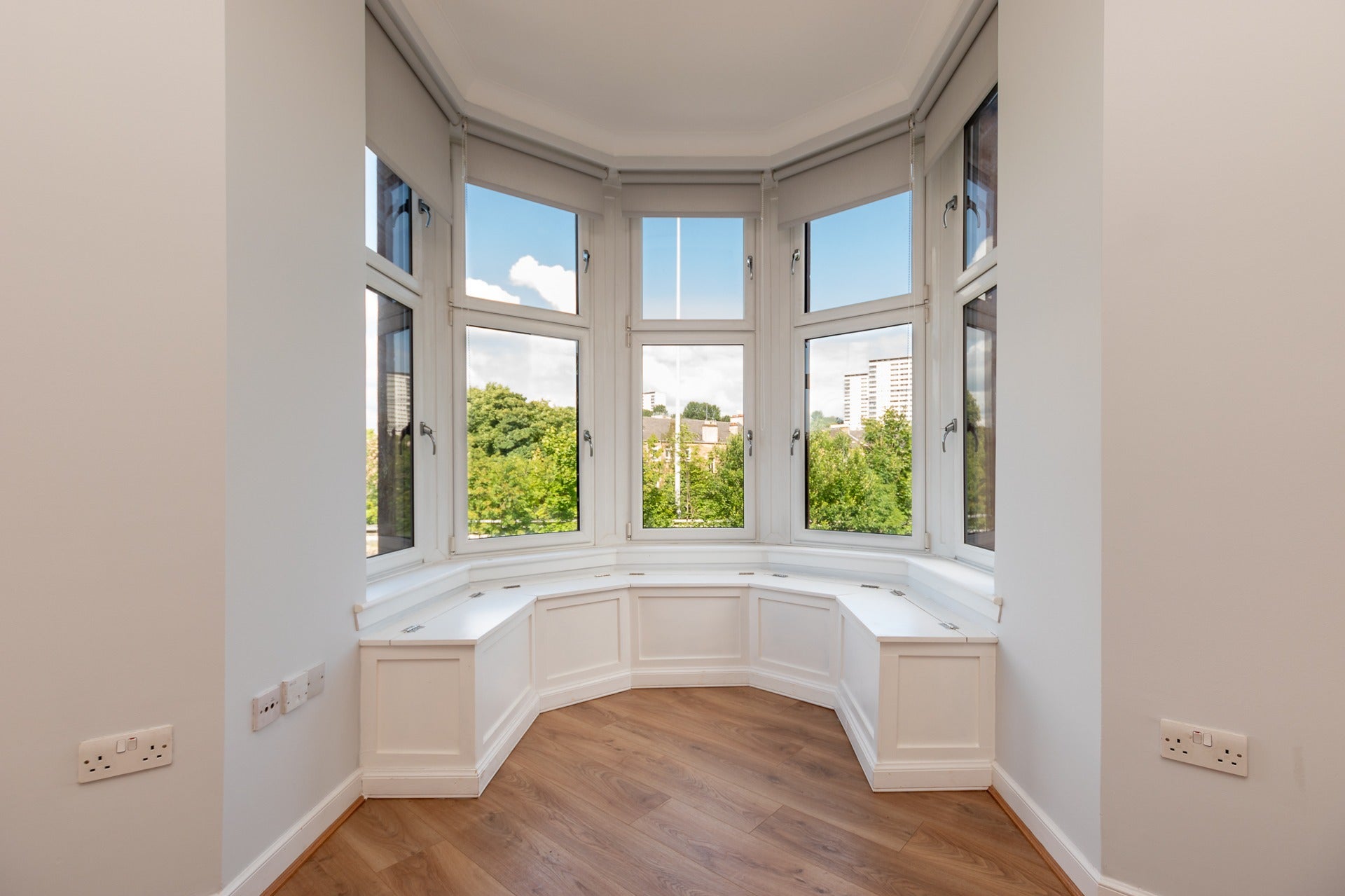 Flat Balshagray Crescent in Glasgow