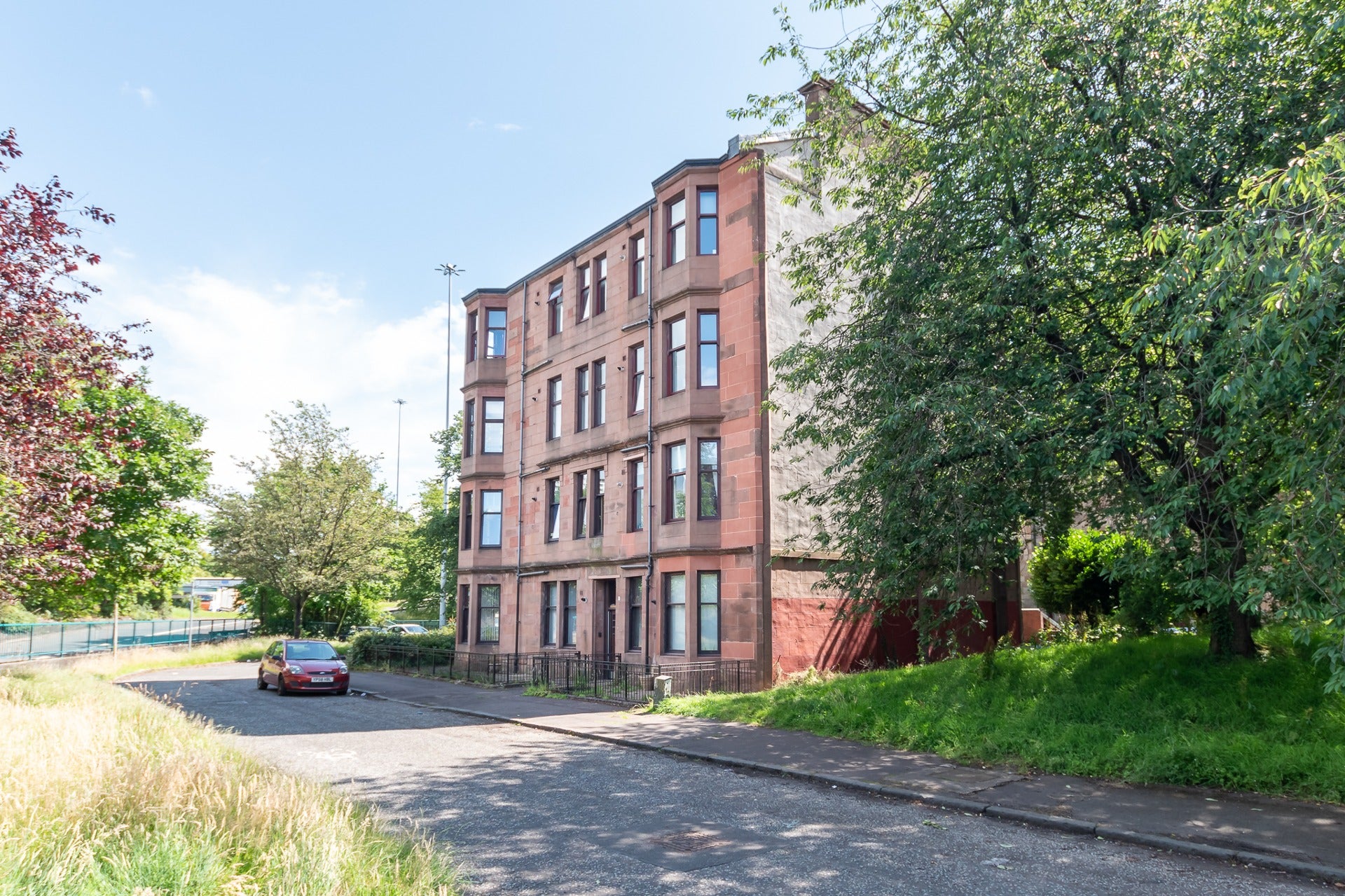 Flat Balshagray Crescent in Glasgow
