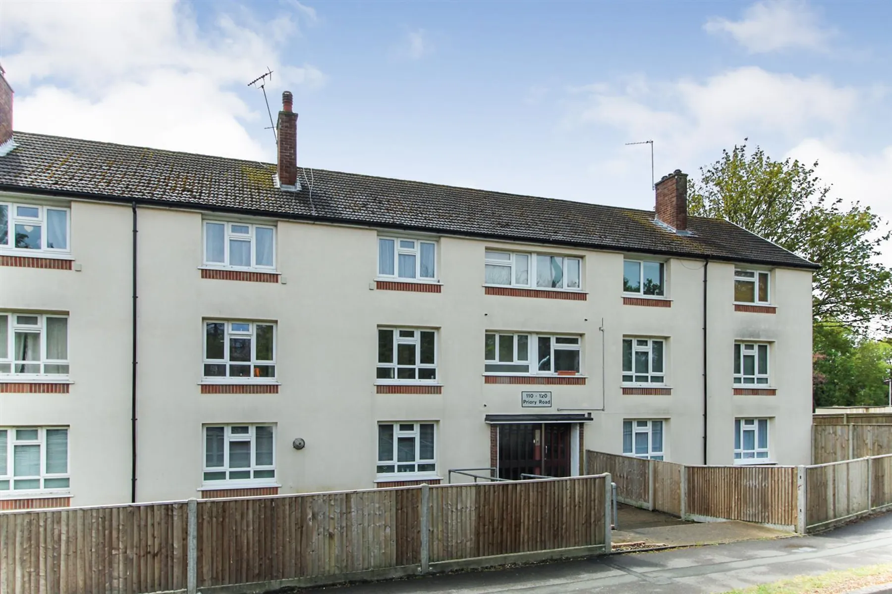 Flat Derwent Drive in Slough