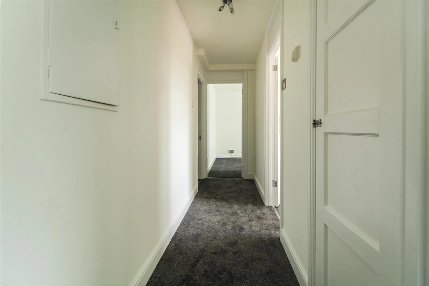 Flat Derwent Drive in Slough