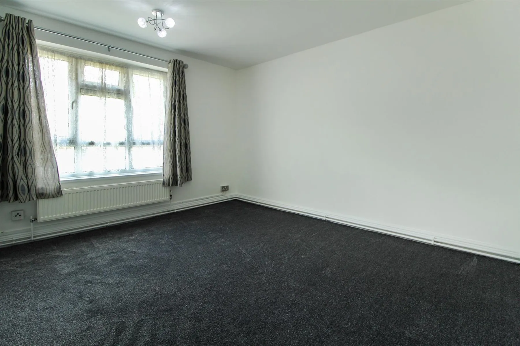 Flat Derwent Drive in Slough