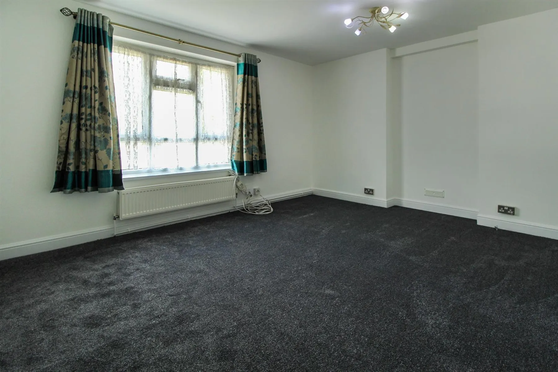 Flat Derwent Drive in Slough