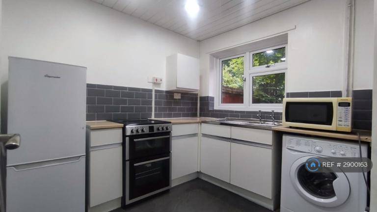 Flat Kemberton Road in Birmingham