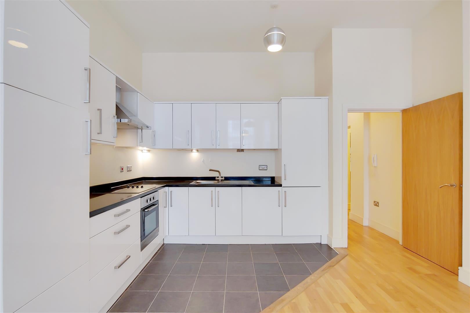Flat Castletown Road in Greater London