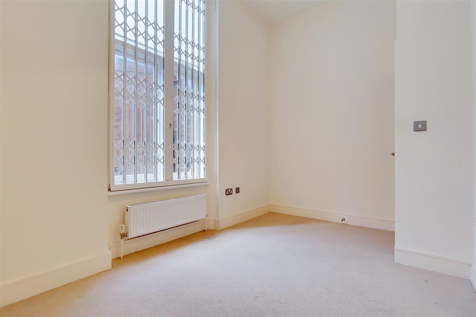 Flat Castletown Road in Greater London