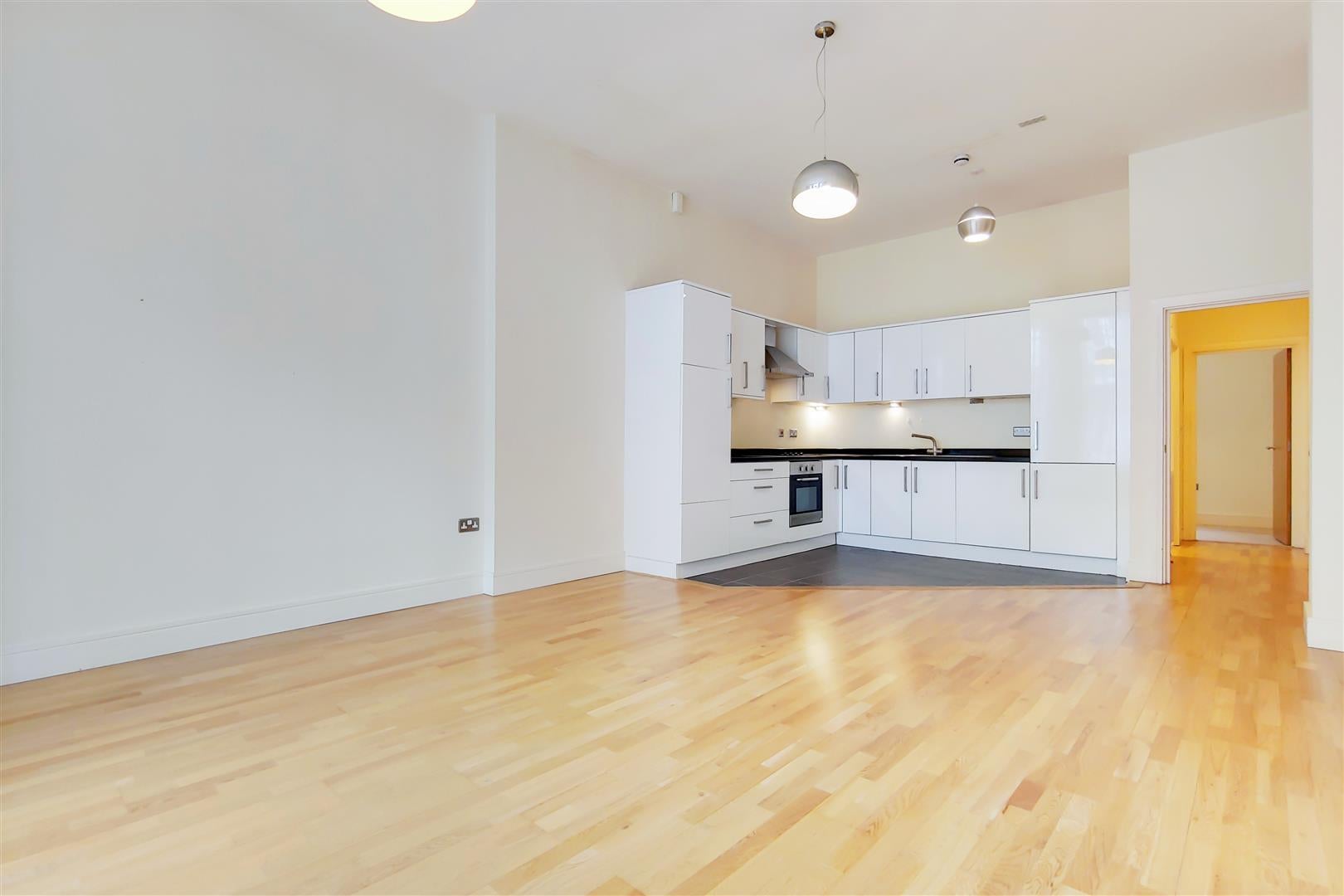 Flat Castletown Road in Greater London