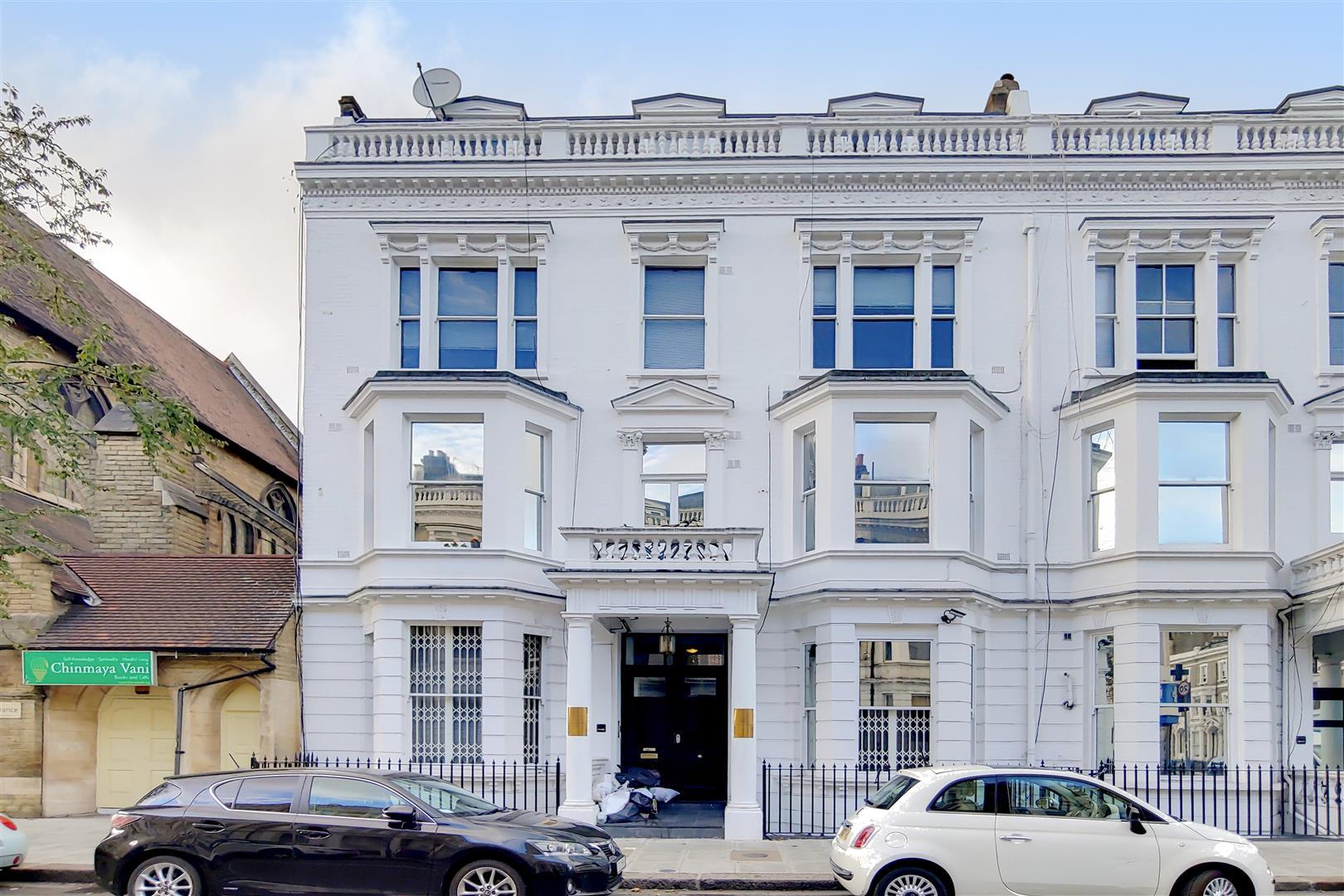 Flat Castletown Road in Greater London