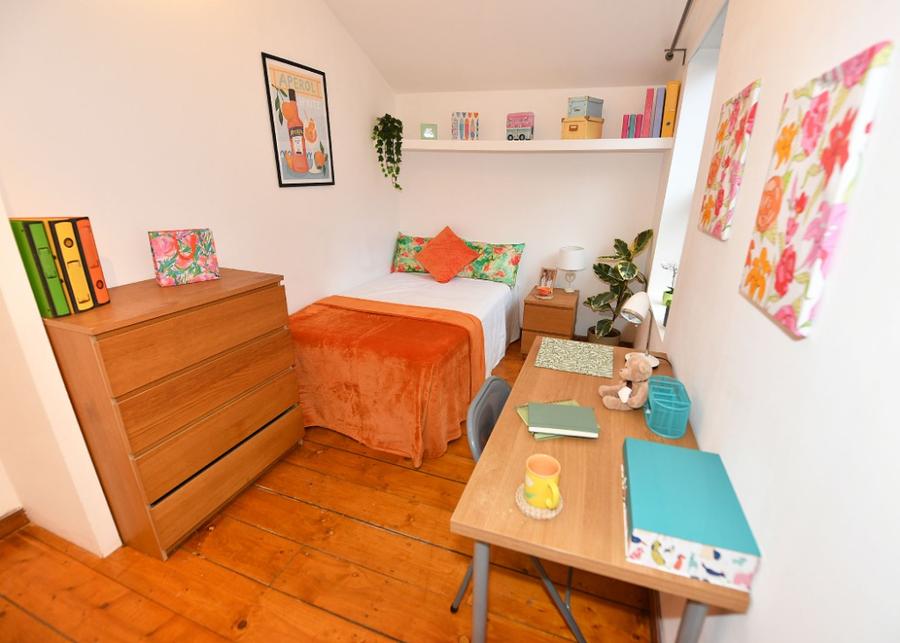 Room Brailsford Road in Manchester