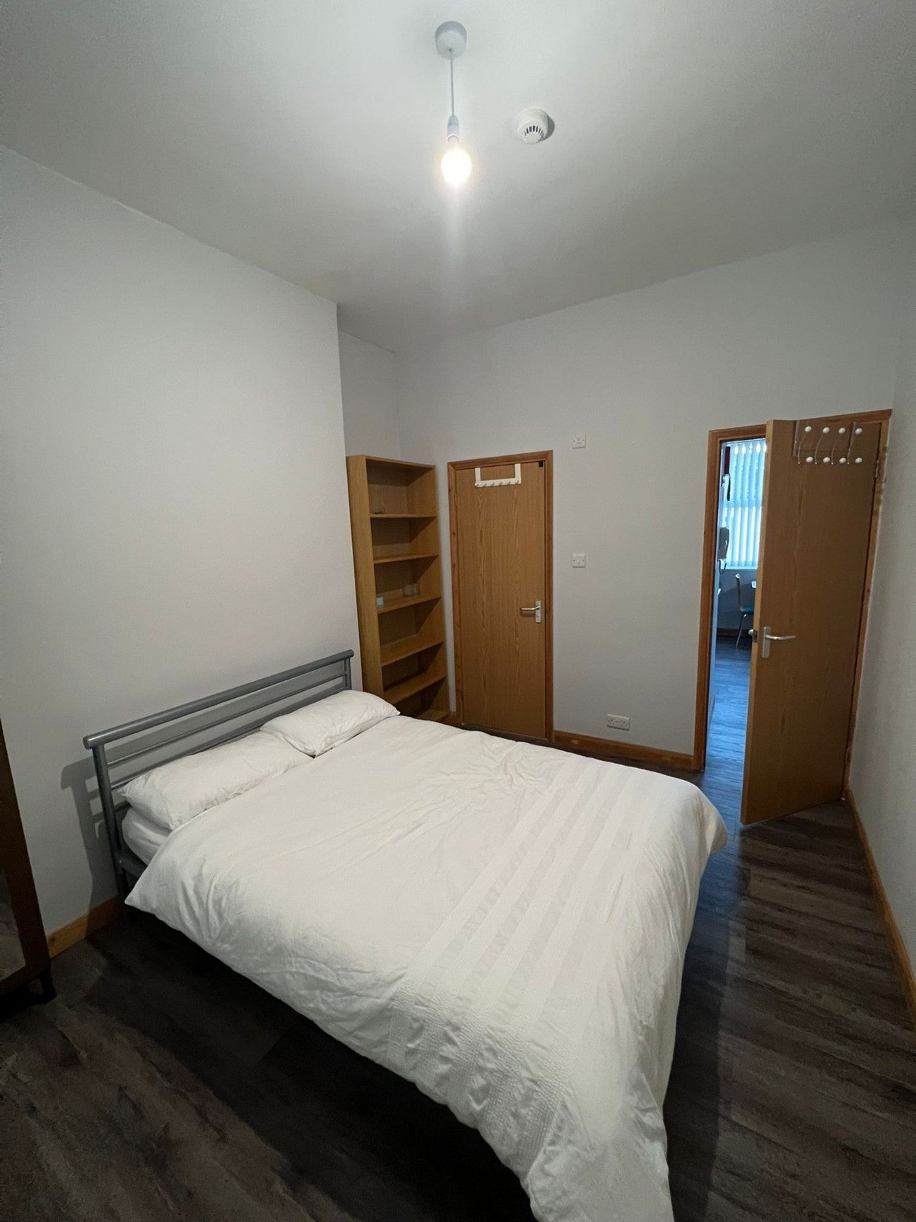 Room King Edward Road in Swansea
