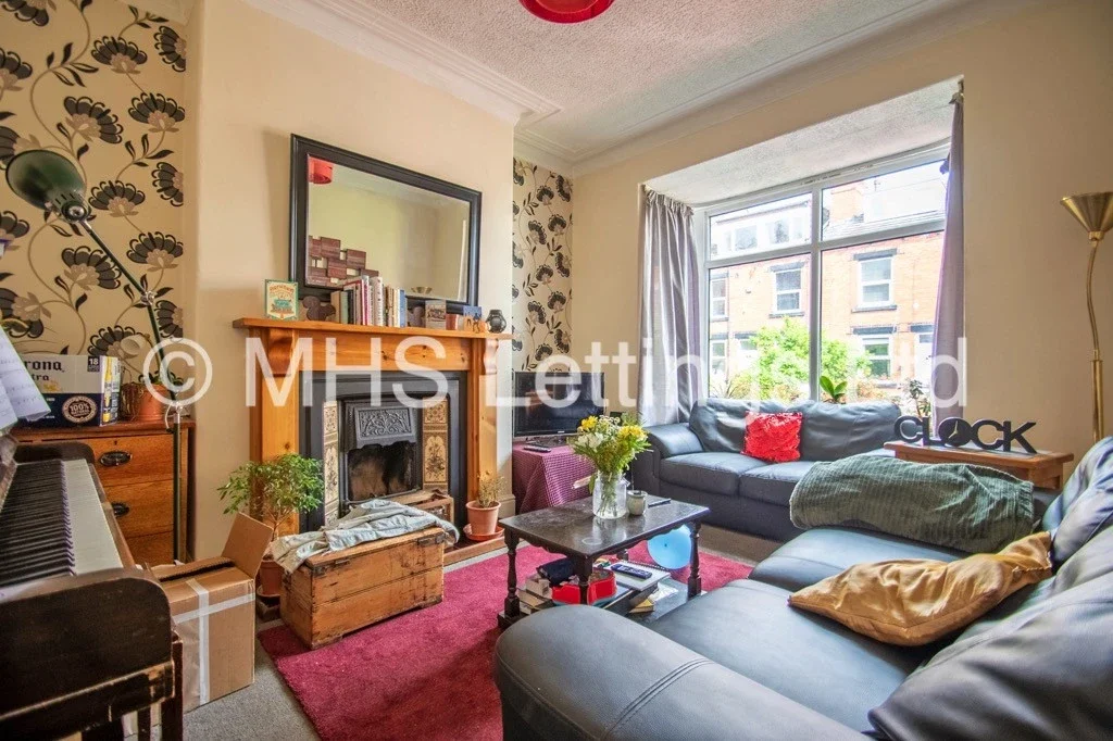 Flat Wetherby Grove in Leeds