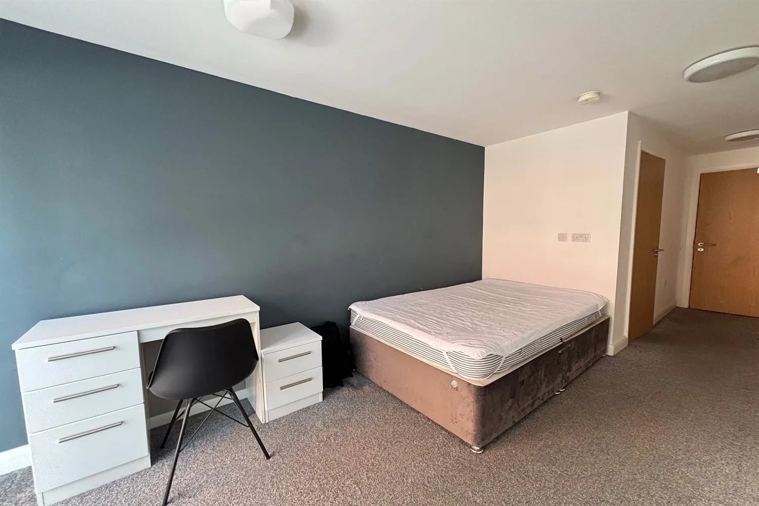 Room Upper Beau Street in Liverpool
