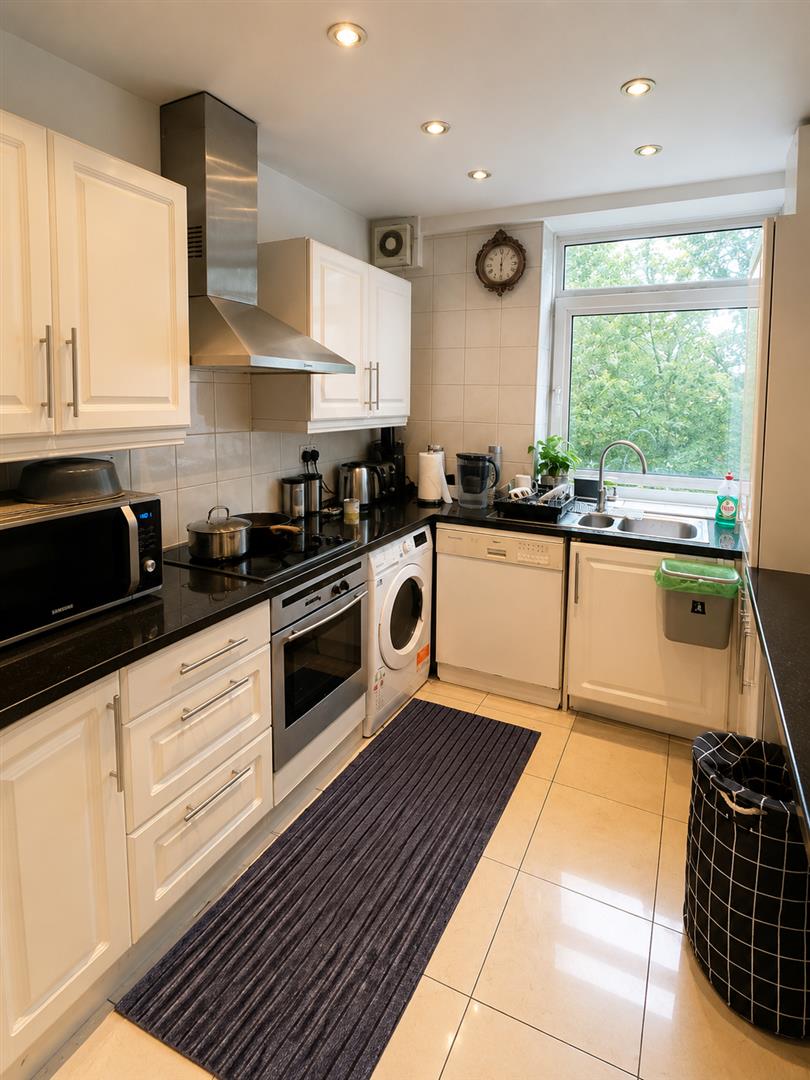 Flat York Terrace West in City of Westminster