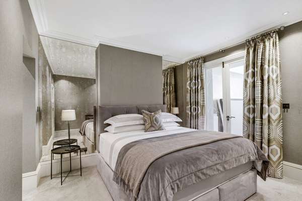 Flat Nevern Square in Greater London