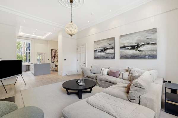 Flat Nevern Square in Greater London