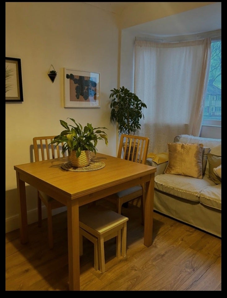 Room Russell Close in Greater London