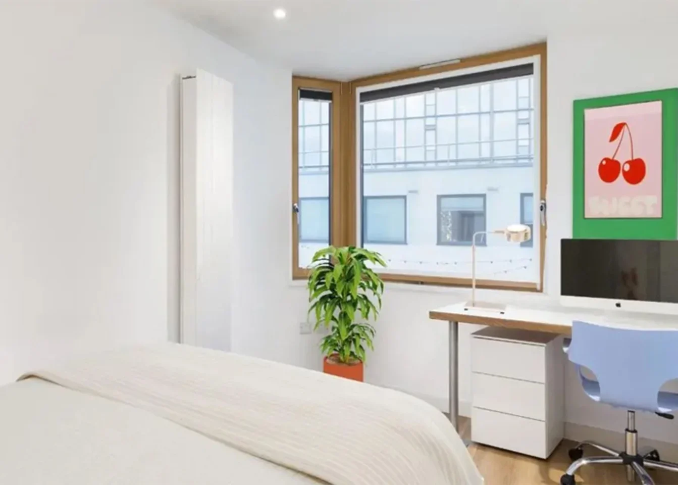 Flat Commercial Road in Greater London