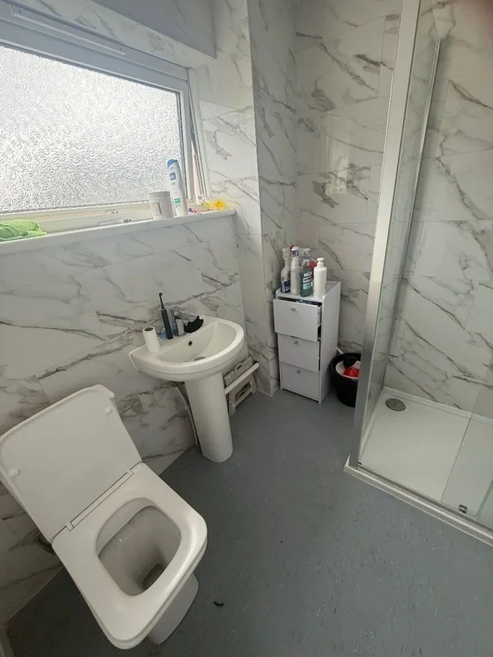 Room Saxon Walk in Greater London