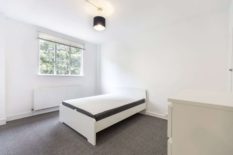 Flat Thurleigh Court in Greater London