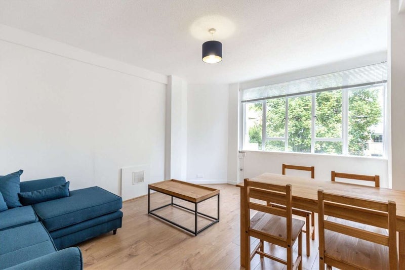 Flat Thurleigh Court in Greater London