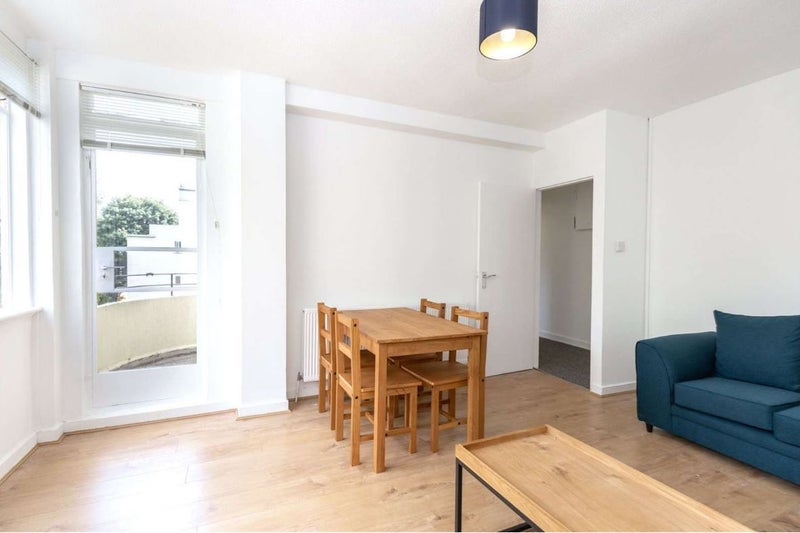 Flat Thurleigh Court in Greater London