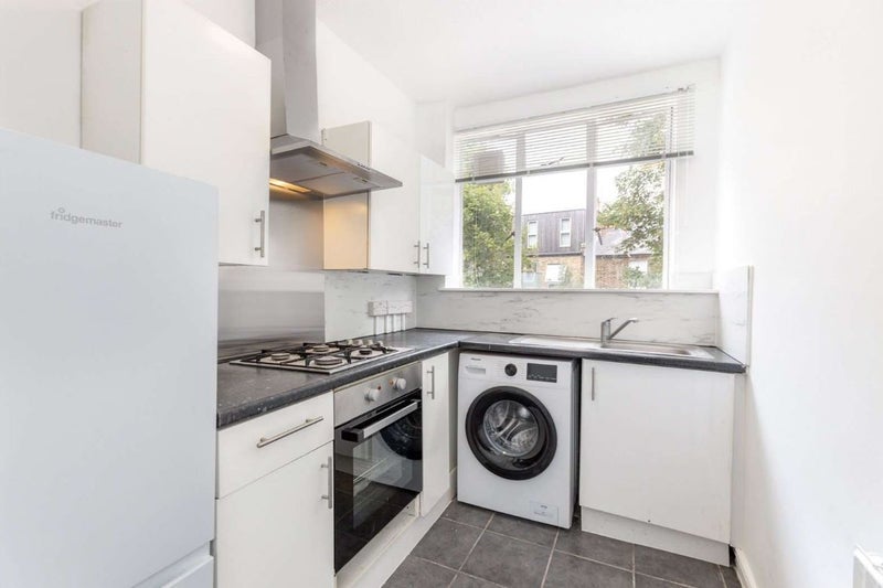 Flat Thurleigh Court in Greater London