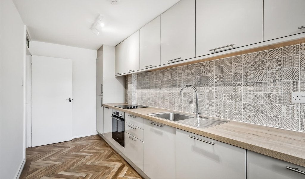 Flat Selworthy Close in Greater London