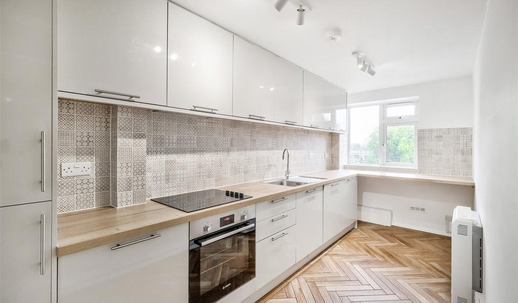 Flat Selworthy Close in Greater London