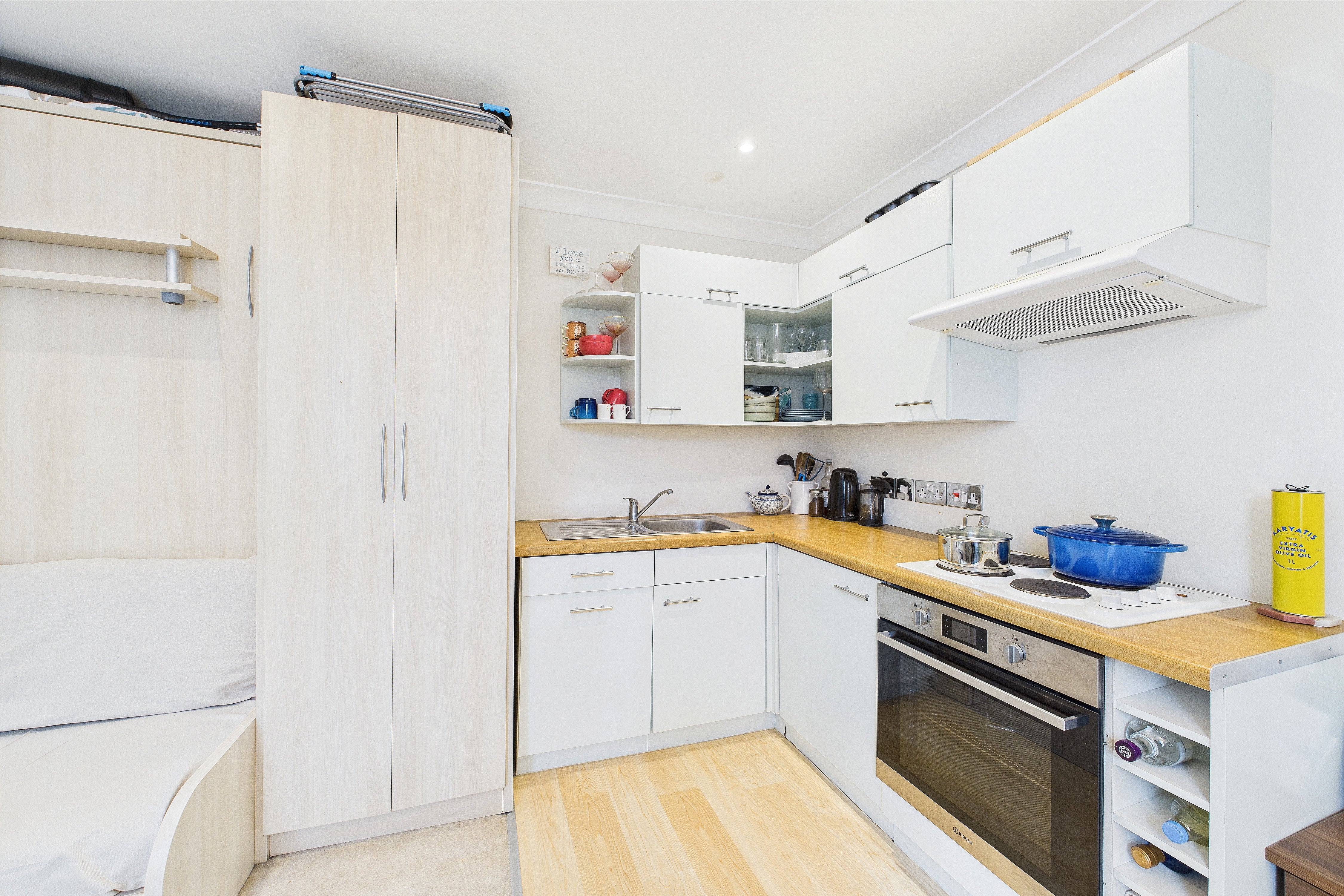 Flat Cambridge Street in City of Westminster