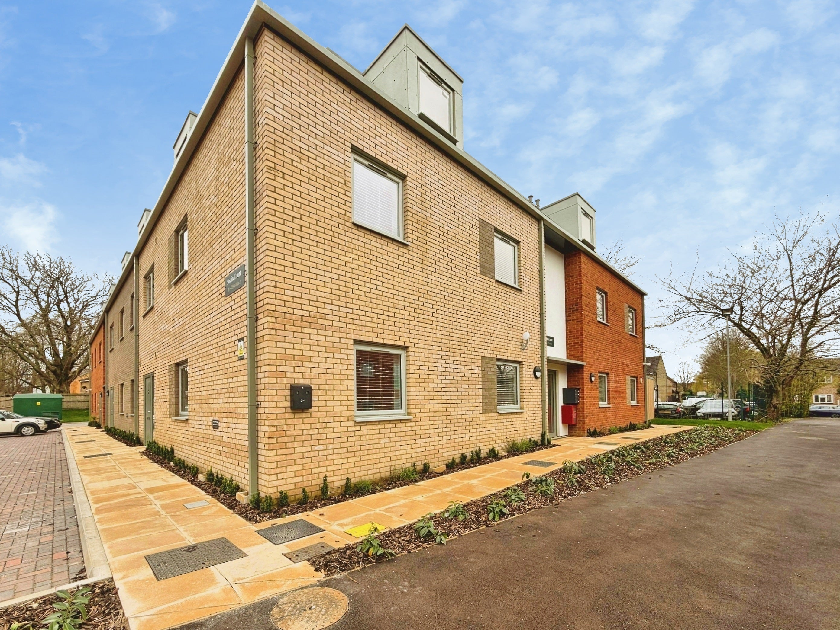 Flat Flamborough Close in Peterborough