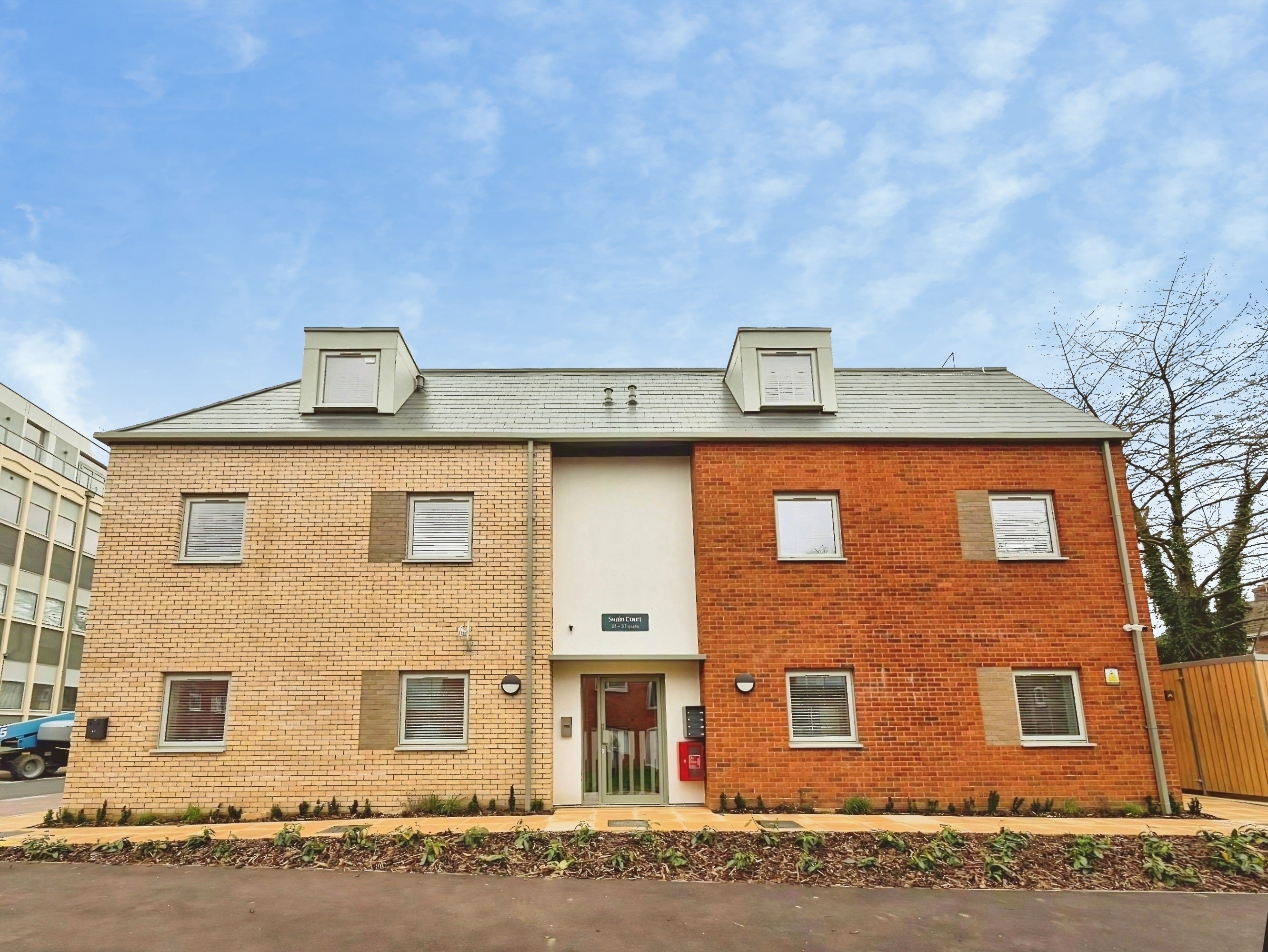 Flat Flamborough Close in Peterborough
