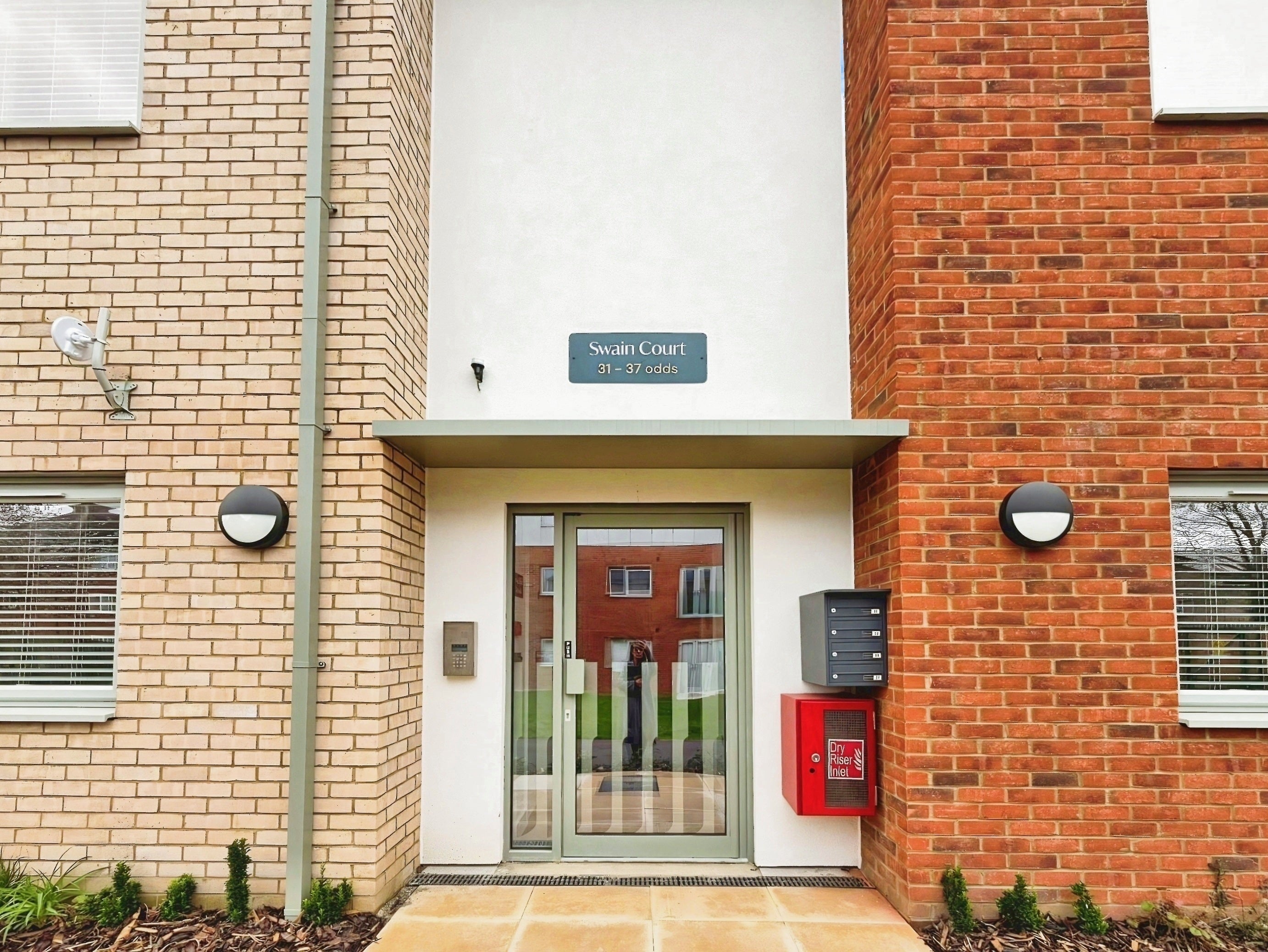 Flat Flamborough Close in Peterborough