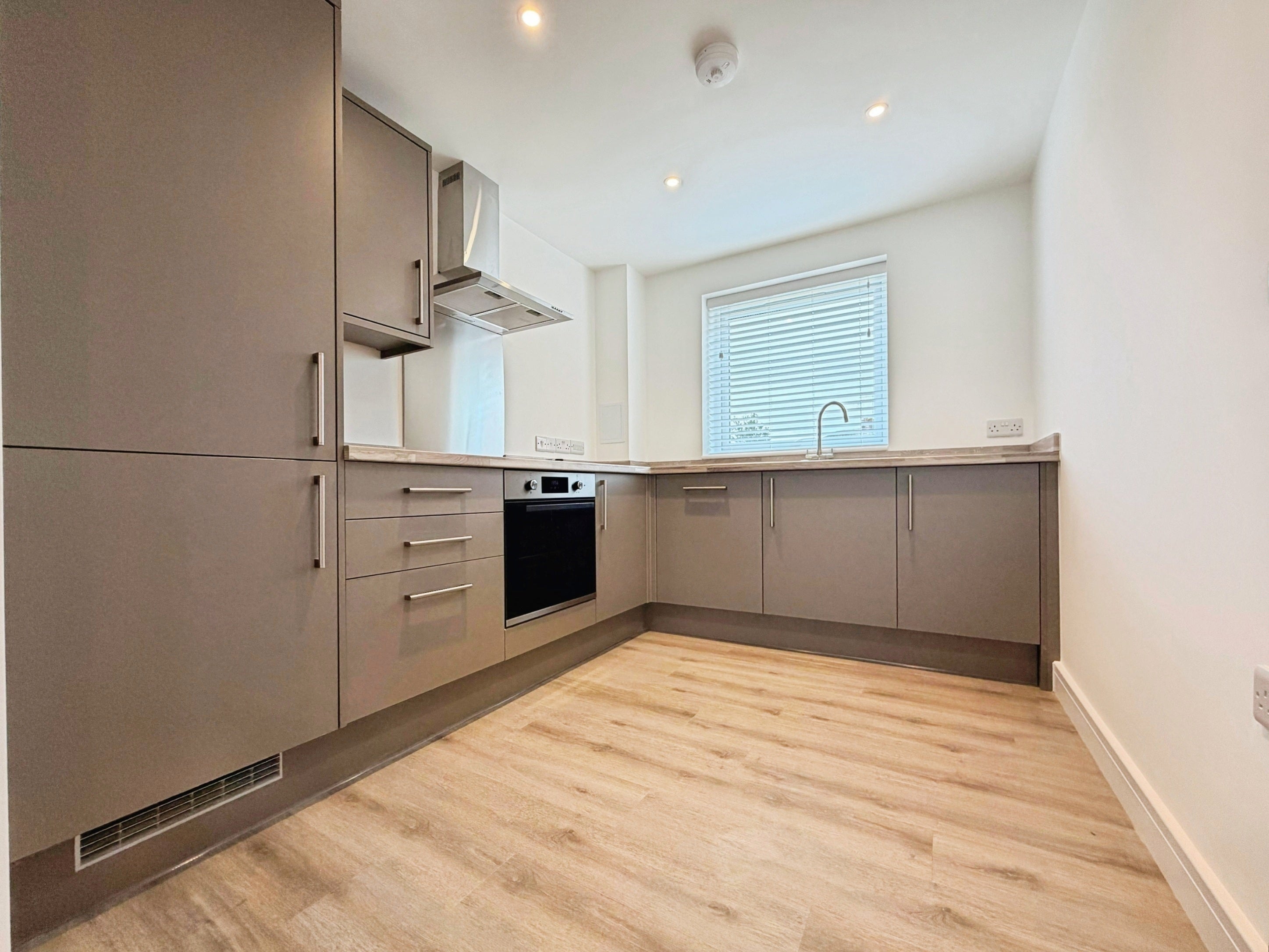 Flat Flamborough Close in Peterborough