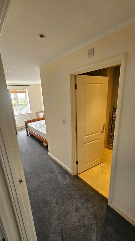 Room Clarendon Road in Christchurch