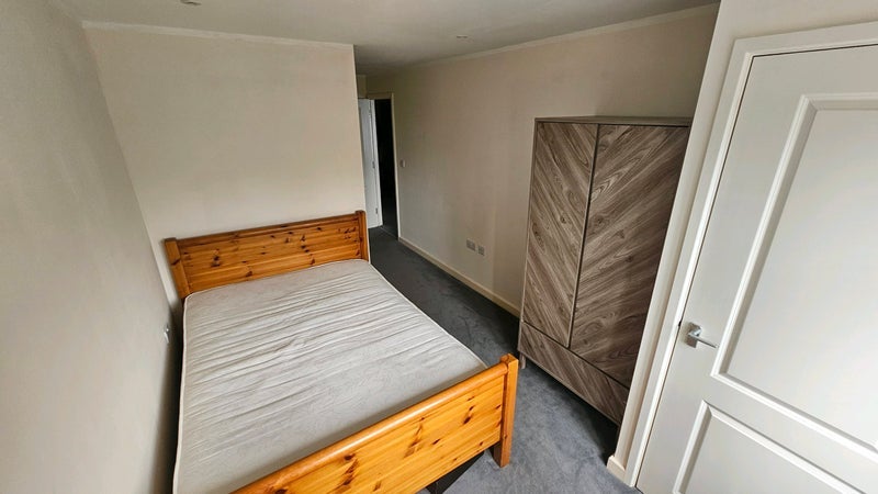 Room Clarendon Road in Christchurch