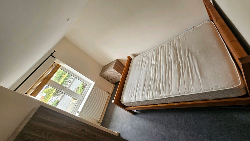 Room Clarendon Road in Christchurch