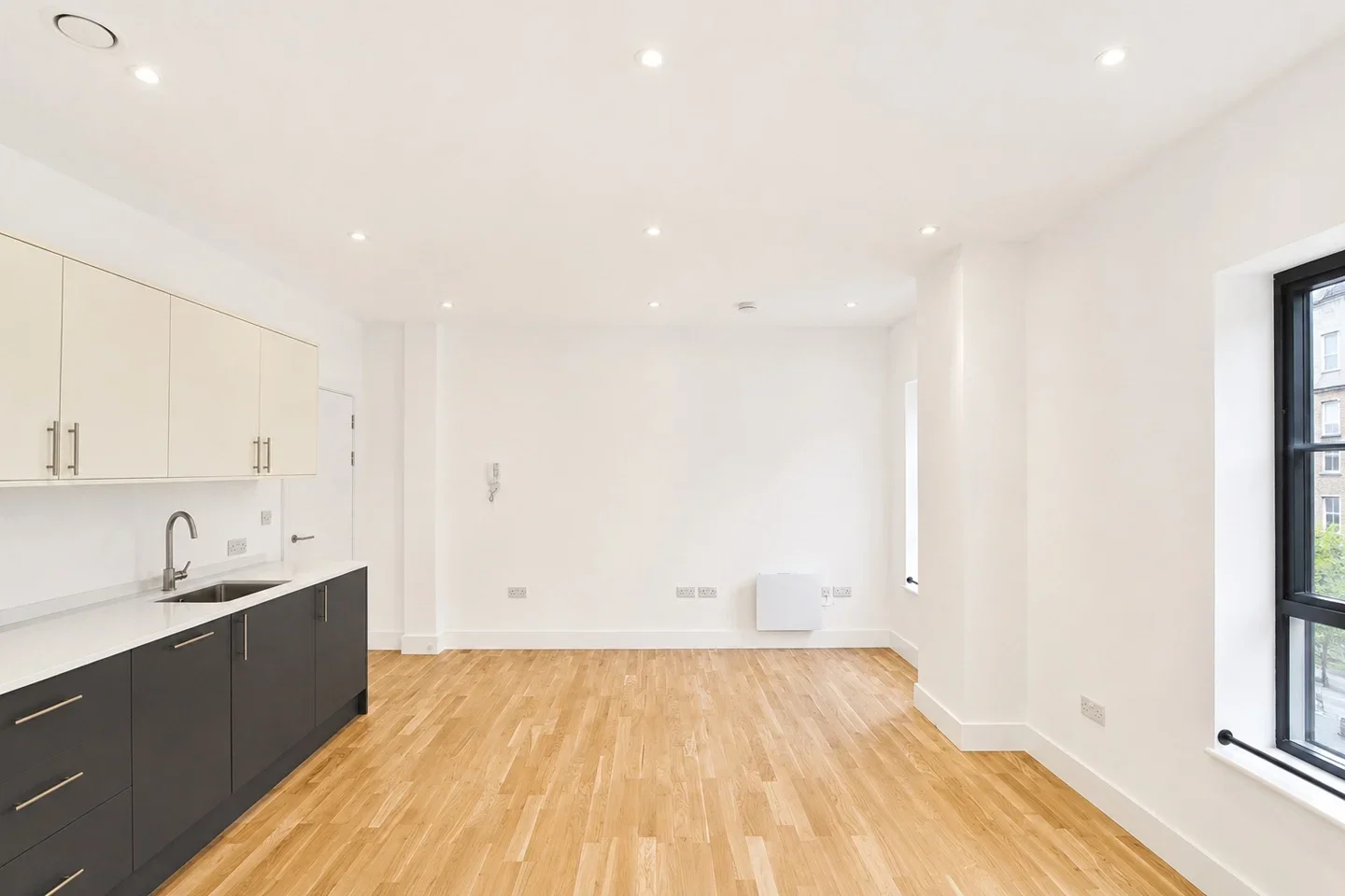 Flat Seven Sisters Road in Greater London