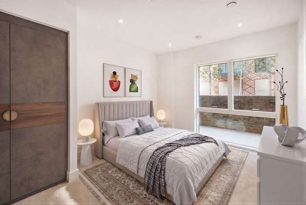 Flat Grayshott Road in Greater London