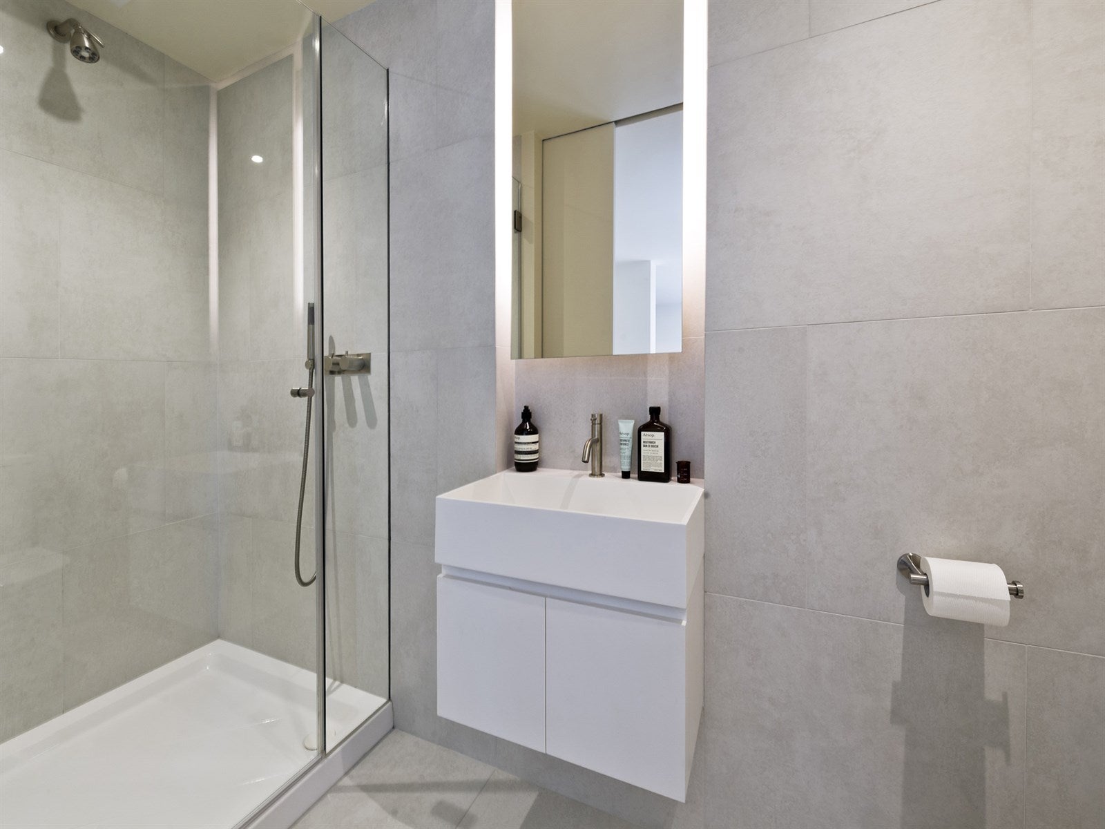 Flat Adelaide Grove in Greater London