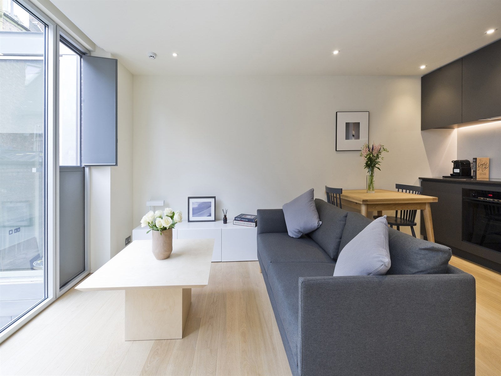 Flat Adelaide Grove in Greater London