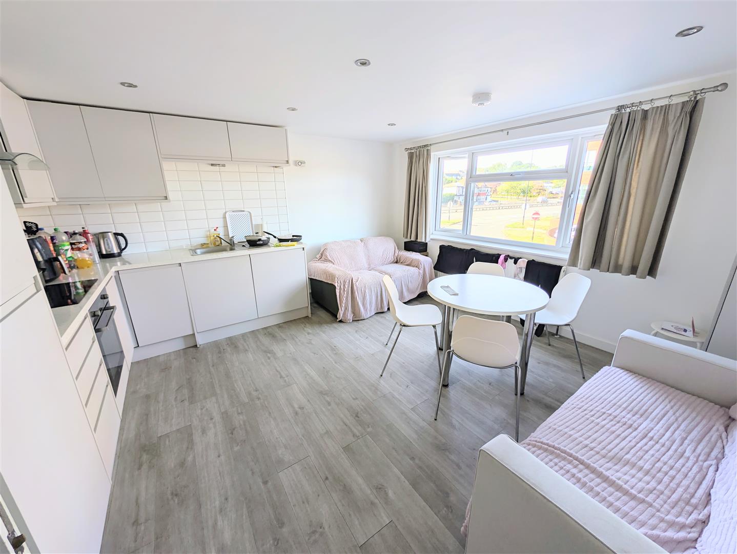 Flat Beverley Way in Greater London
