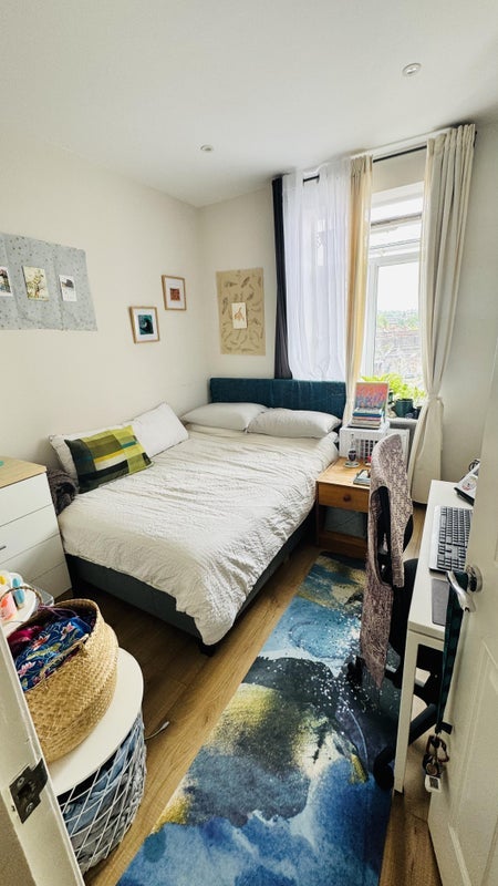 Room Kilburn High Road in Greater London