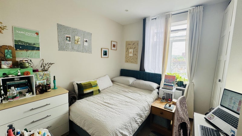 Room Kilburn High Road in Greater London