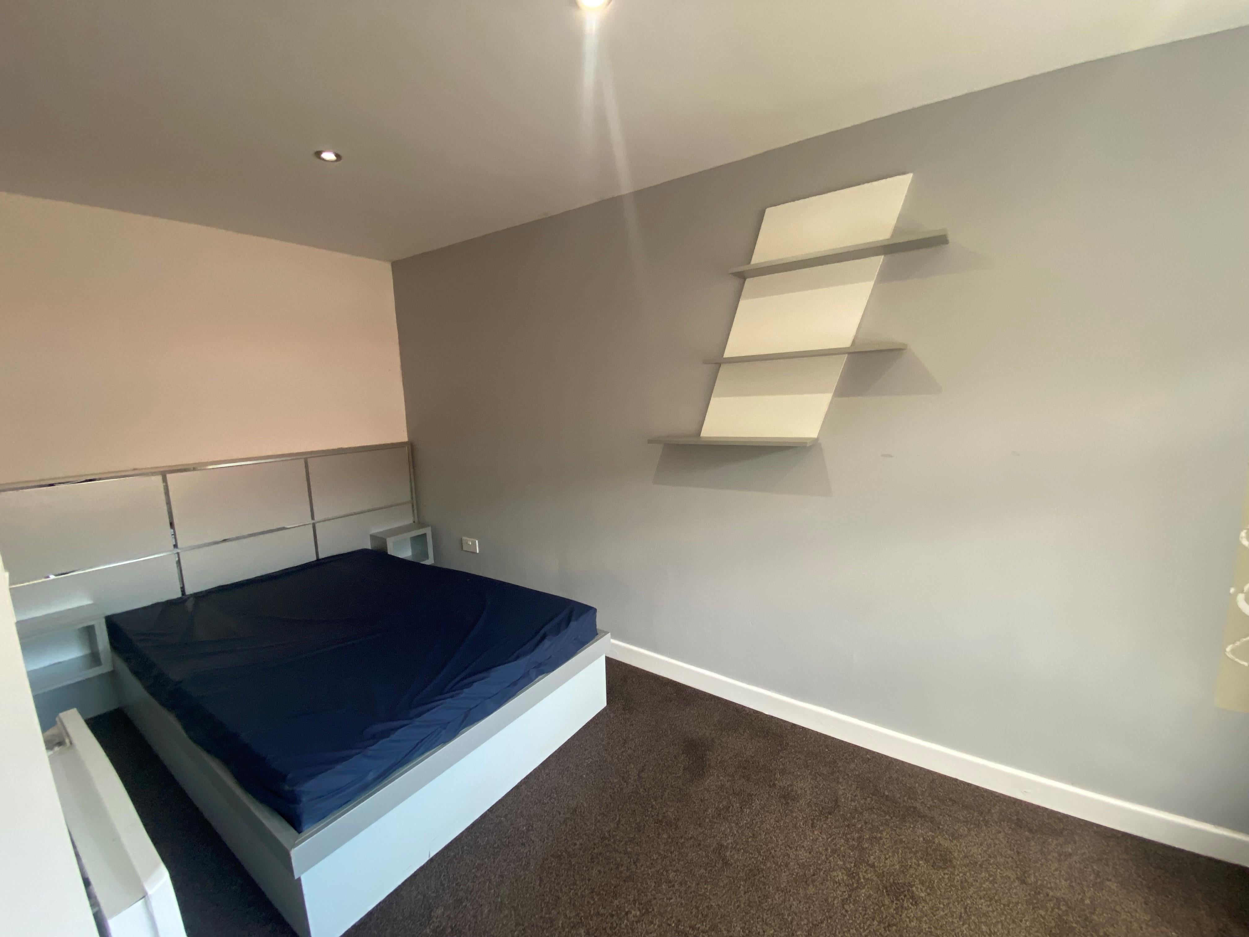 Flat Woodsley Road in Leeds